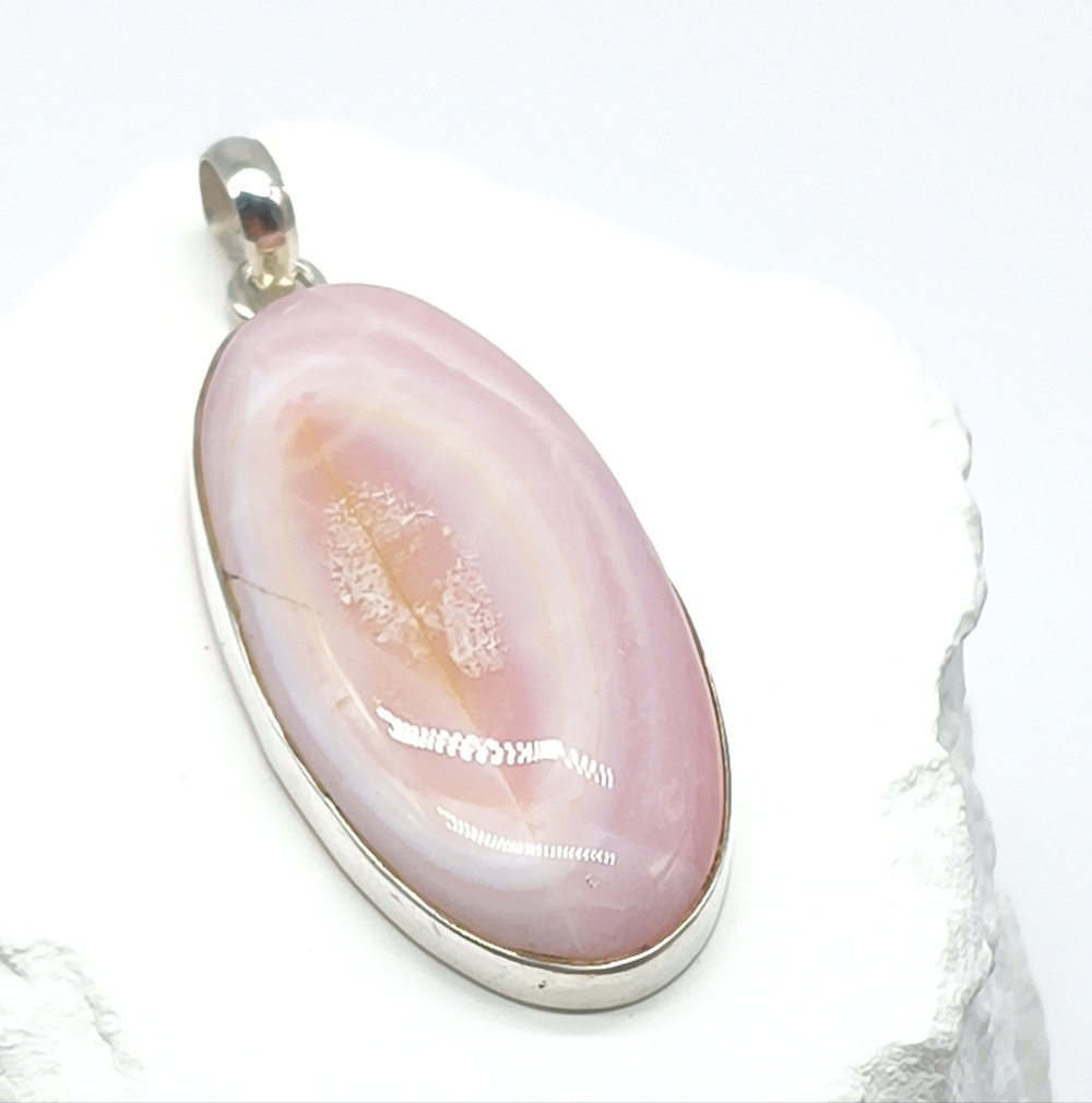 Vintage Sterling Silver Pink Peruvian Opal Pendant - Picture 3 of 8